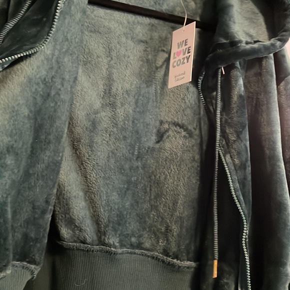 Closet clear out! - Picture 4 of 4